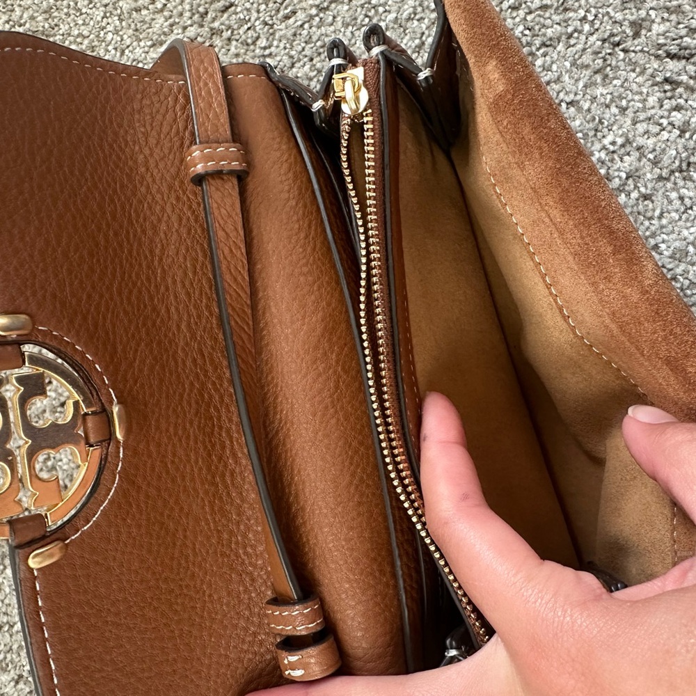 Tory Burch Tan Leather Crossbody Bag with Gold Accent - Picture 5 of 10
